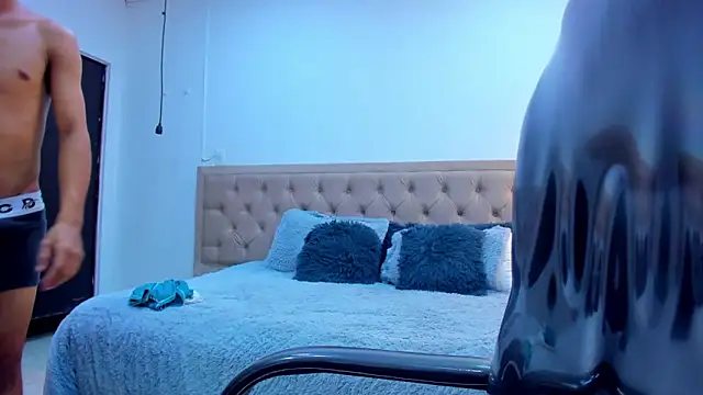 leslieanddrako online show from December 15, 10:26 pm