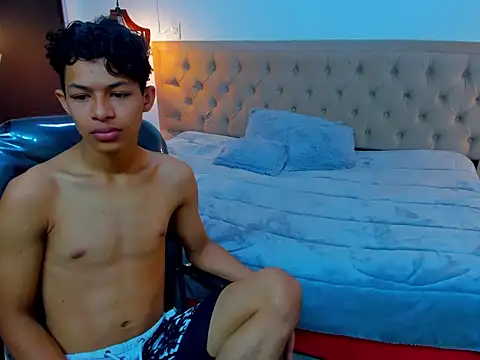 leslieanddrako online show from October 4, 5:50 pm