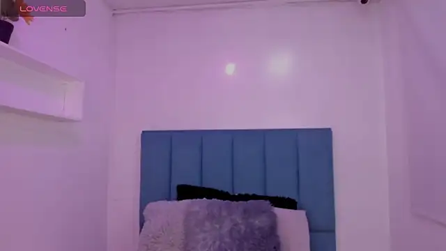 Anniie  Evans online show from November 12, 4:27 pm