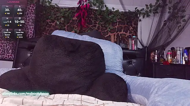 MsBootyBoop online show from April 2, 5:27 am