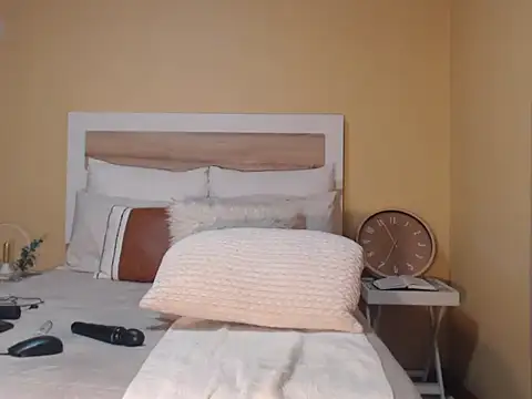Bee Bella1 online show from June 25, 4:52 pm