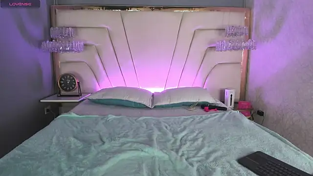 nathalya summer online show from April 7, 9:50 pm