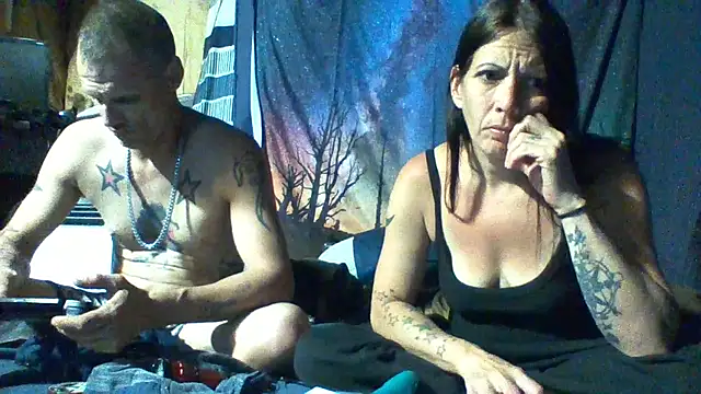 SillyRabbitz online show from March 27, 7:32 am