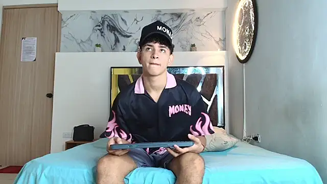 KING OFF BOYS online show from September 29, 1:27 pm