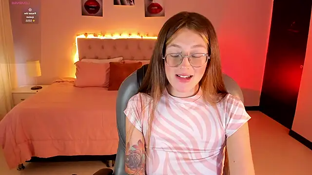 Emily Warren  online show from March 25, 8:01 pm