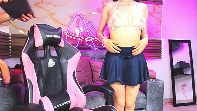 Cloe roouse online show from May 18, 1:04 am
