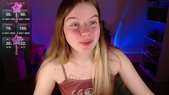 Strawberry juli online show from October 5, 6:18 am