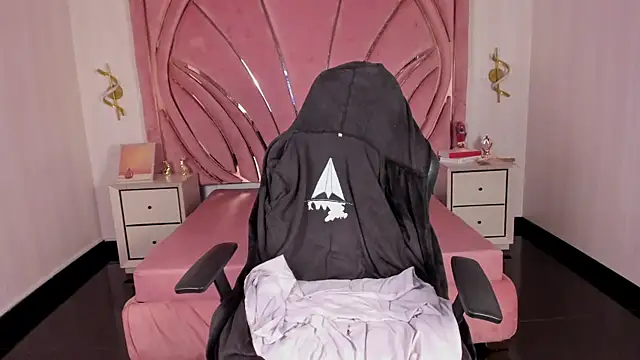 Qeen blackk online show from October 1, 8:36 pm