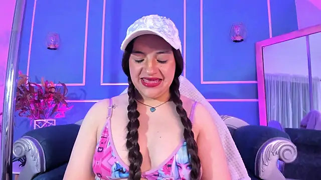 TaraTaylorr online show from November 17, 3:29 am