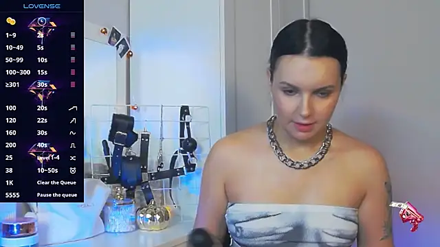 Miss Vic online show from November 3, 2:54 pm