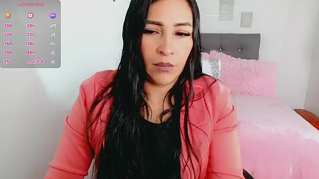 luna lgomez  online show from February 9, 1:02 pm