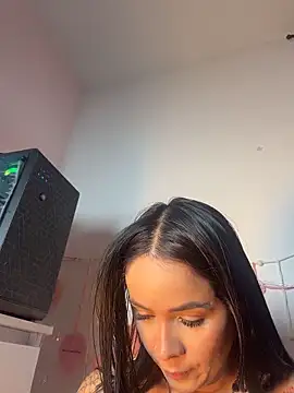 HotAlana  online show from May 7, 12:15 am