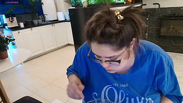 Layla- online show from March 2, 10:22 am