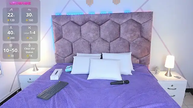 Emilly wilson  online show from October 16, 12:30 pm