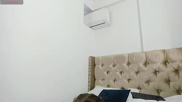 ArianaaGrace online show from April 13, 7:36 pm