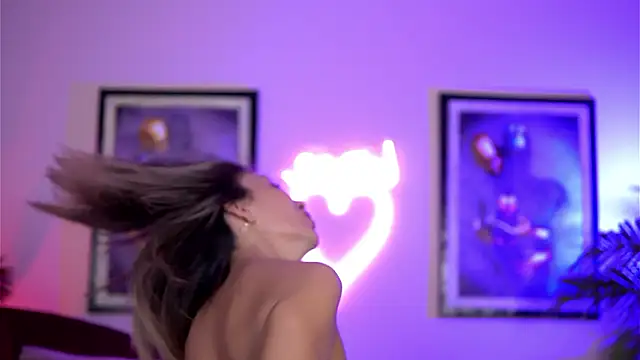 SophiaPotts online show from March 2, 7:15 am