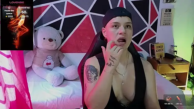 demimoore222 online show from February 11, 7:37 pm