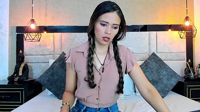 LiliJensen online show from November 17, 8:20 pm