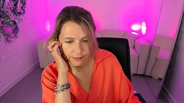 NicoleHitman online show from August 3, 1:06 pm