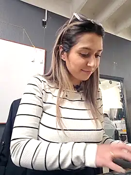 Isabella Varella online show from October 15, 2:41 pm