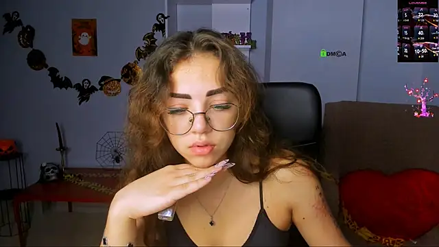 kiki swan online show from October 29, 7:45 am