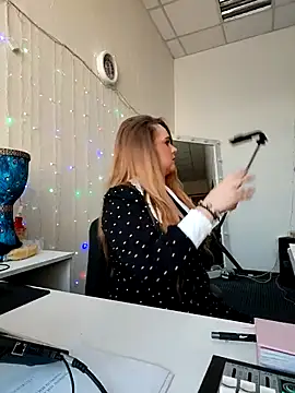 Juicy PeachLux online show from February 5, 7:44 am