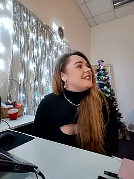 Juicy PeachLux online show from January 11, 11:15 am