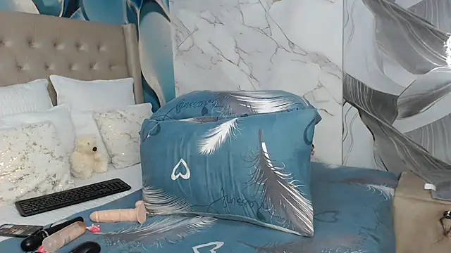 MystiqueTeee online show from March 18, 6:51 am