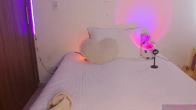 Oliviargf online show from July 22, 1:34 pm