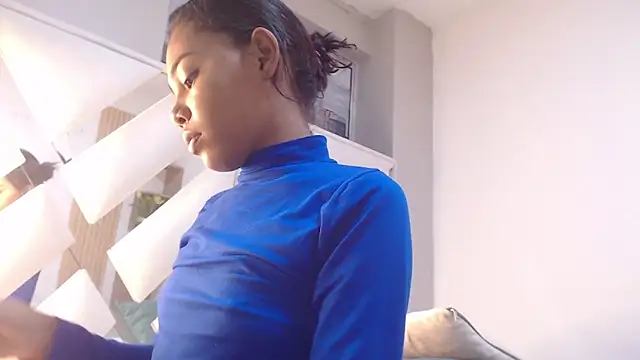 willow smitt online show from April 14, 12:38 pm