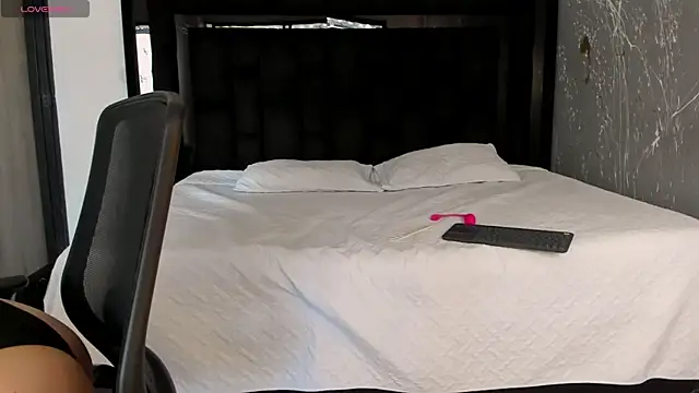 NaomiFrost online show from October 11, 1:25 pm