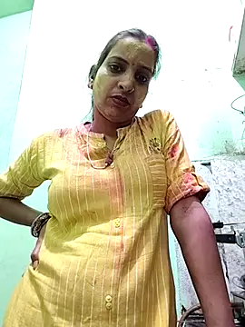 Hotty-Nidhi online show from March 4, 4:46 pm