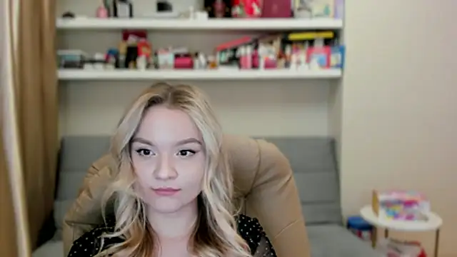 Kara Smith  online show from June 25, 11:28 pm