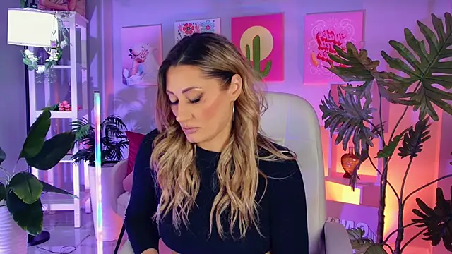 SarahAlluring online show from January 12, 1:38 pm