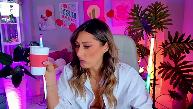 SarahAlluring online show from February 22, 1:01 pm