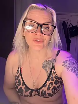 Curvy-Cleo online show from February 3, 11:26 am