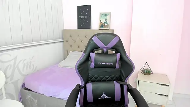 Tania Duque online show from October 18, 2:20 pm