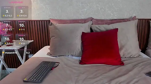 alisonnwalker2025 online show from December 4, 1:24 pm