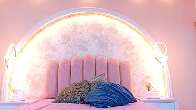 CamilaJohnston online show from October 21, 8:35 pm