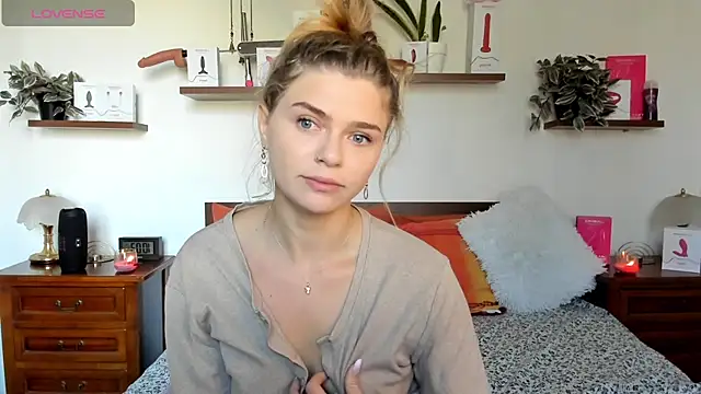 HaleyReedme online show from October 21, 8:07 am