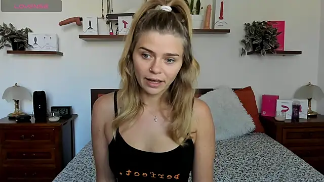 HaleyReedme online show from October 9, 10:41 am