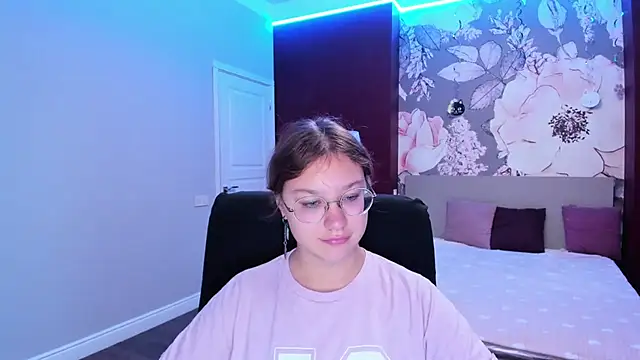 AngelinaLow online show from September 17, 11:41 am