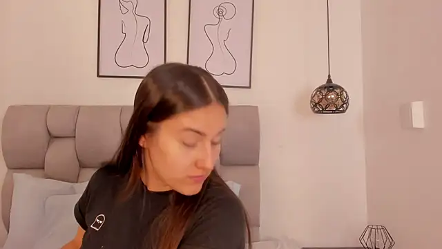 Hanna Evans   online show from October 21, 12:09 pm