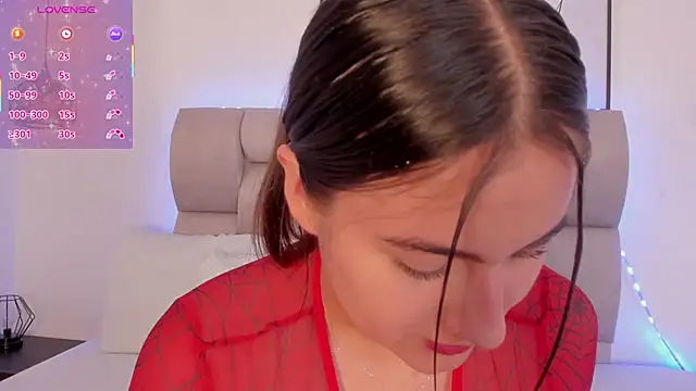 Hanna Evans   online show from January 12, 12:54 pm