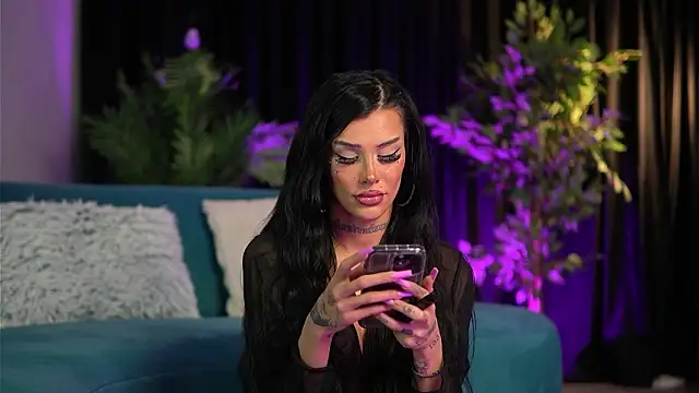 ChicaOra online show from February 4, 12:24 am