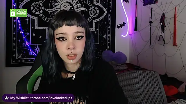 lovelockedlips online show from November 29, 7:23 am