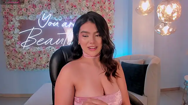 CandaseRussell online show from October 25, 8:48 pm