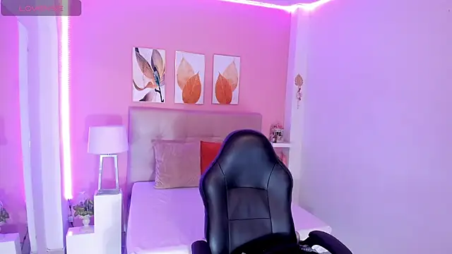 Molly h0t online show from April 9, 12:32 pm