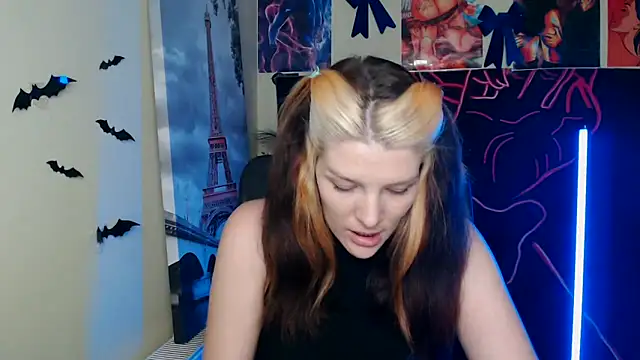 VanessaRey  online show from April 17, 3:03 pm