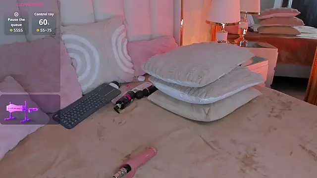 AriaJonnes  online show from November 29, 2:10 pm